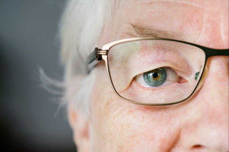 Óculos ou lentes de contato: